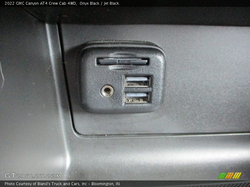 Onyx Black / Jet Black 2022 GMC Canyon AT4 Crew Cab 4WD