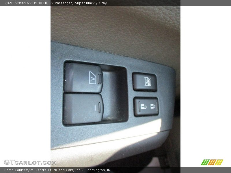 Super Black / Gray 2020 Nissan NV 3500 HD SV Passenger