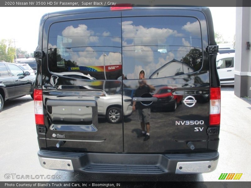  2020 NV 3500 HD SV Passenger Super Black