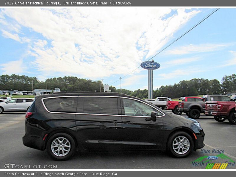 Brilliant Black Crystal Pearl / Black/Alloy 2022 Chrysler Pacifica Touring L