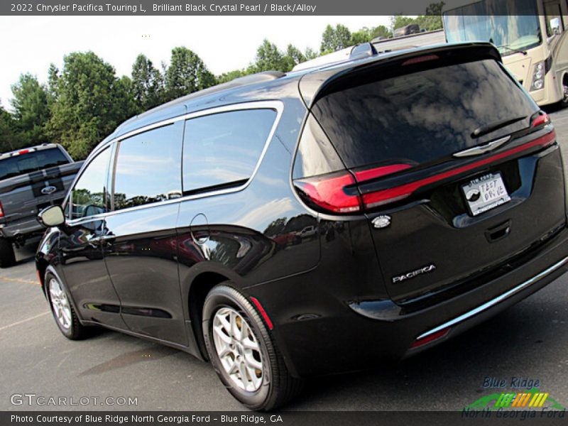 Brilliant Black Crystal Pearl / Black/Alloy 2022 Chrysler Pacifica Touring L