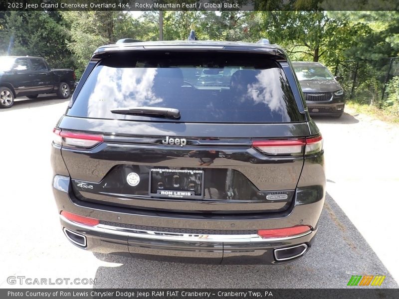 Rocky Mountain Pearl / Global Black 2023 Jeep Grand Cherokee Overland 4x4