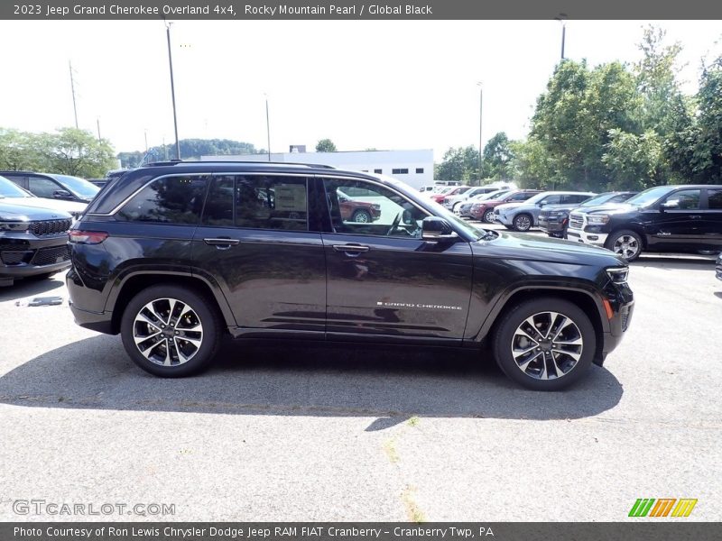 Rocky Mountain Pearl / Global Black 2023 Jeep Grand Cherokee Overland 4x4