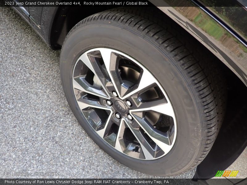 Rocky Mountain Pearl / Global Black 2023 Jeep Grand Cherokee Overland 4x4