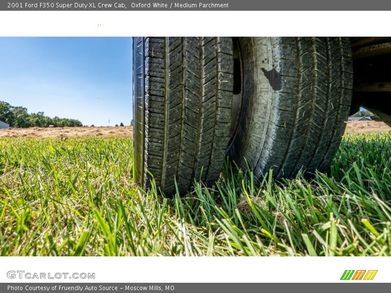 Oxford White / Medium Parchment 2001 Ford F350 Super Duty XL Crew Cab