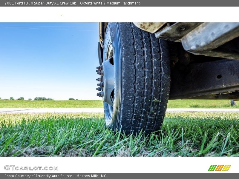 Oxford White / Medium Parchment 2001 Ford F350 Super Duty XL Crew Cab