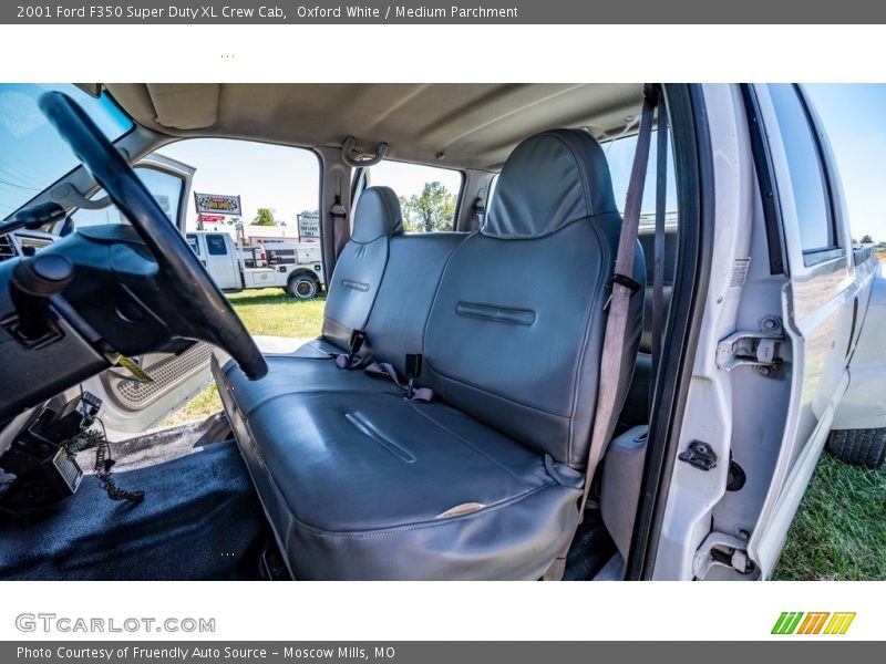 Oxford White / Medium Parchment 2001 Ford F350 Super Duty XL Crew Cab