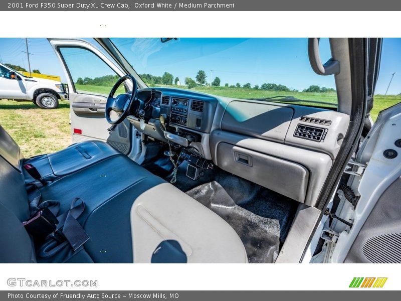 Dashboard of 2001 F350 Super Duty XL Crew Cab