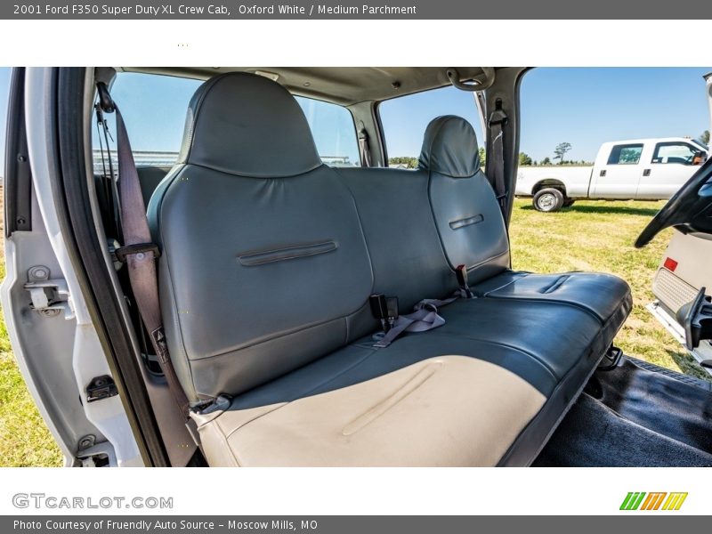 Oxford White / Medium Parchment 2001 Ford F350 Super Duty XL Crew Cab