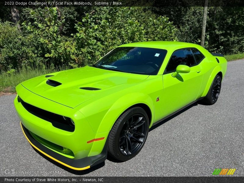 Front 3/4 View of 2023 Challenger R/T Scat Pack Widebody