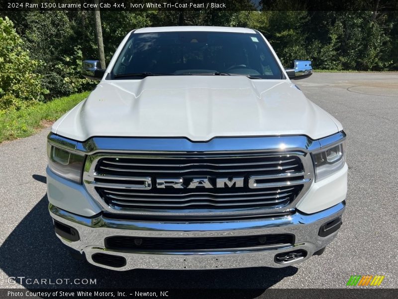 Ivory White Tri-Coat Pearl / Black 2024 Ram 1500 Laramie Crew Cab 4x4