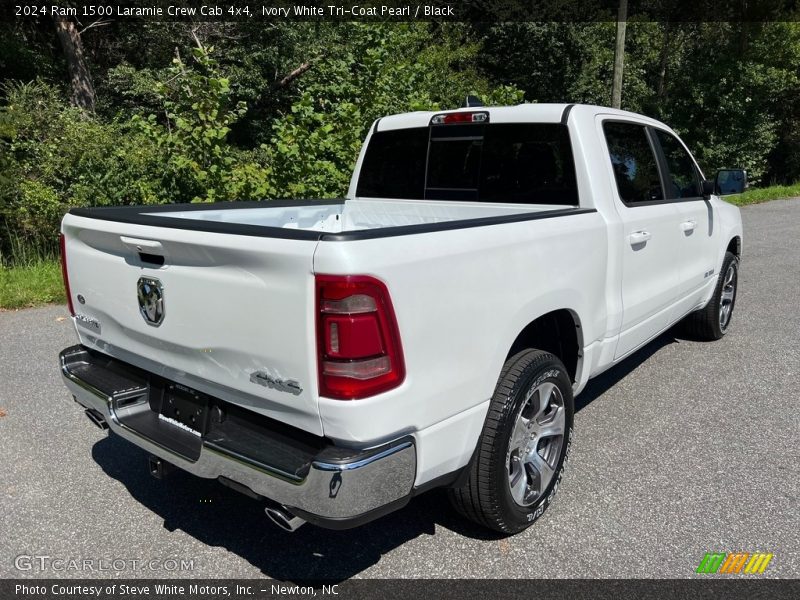 Ivory White Tri-Coat Pearl / Black 2024 Ram 1500 Laramie Crew Cab 4x4