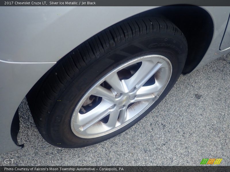 Silver Ice Metallic / Jet Black 2017 Chevrolet Cruze LT
