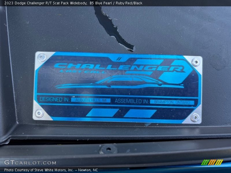 B5 Blue Pearl / Ruby Red/Black 2023 Dodge Challenger R/T Scat Pack Widebody