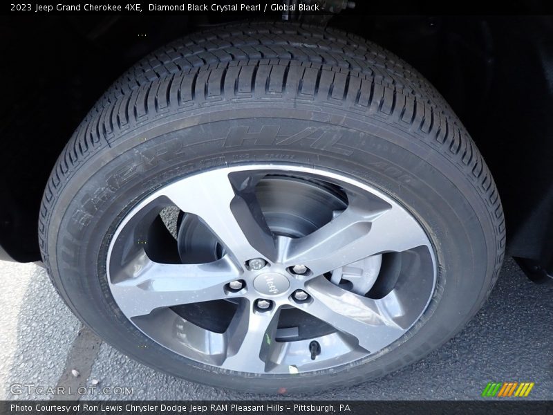 Diamond Black Crystal Pearl / Global Black 2023 Jeep Grand Cherokee 4XE