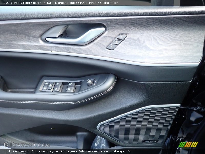 Diamond Black Crystal Pearl / Global Black 2023 Jeep Grand Cherokee 4XE
