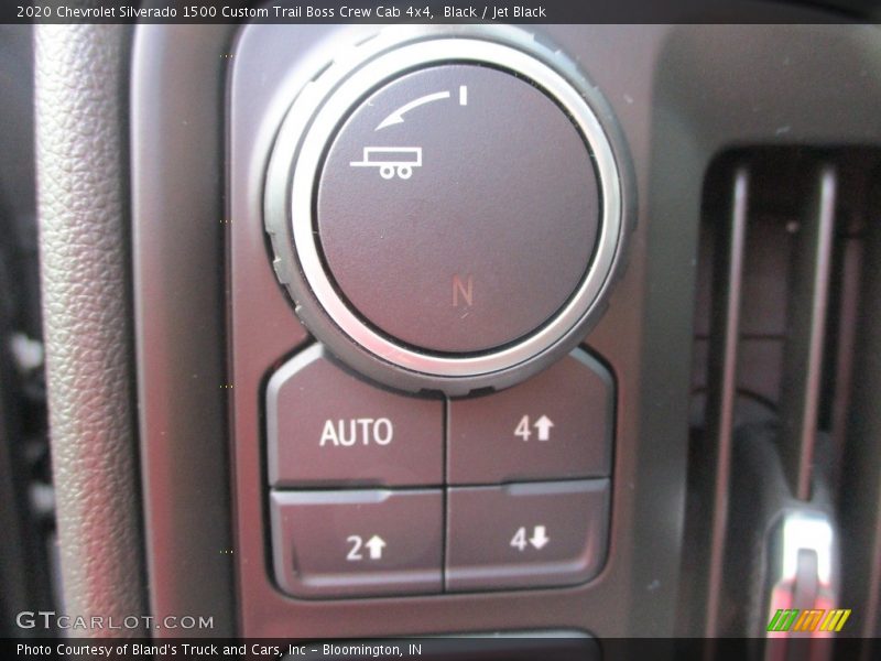 Controls of 2020 Silverado 1500 Custom Trail Boss Crew Cab 4x4