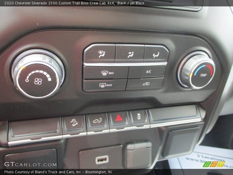 Controls of 2020 Silverado 1500 Custom Trail Boss Crew Cab 4x4