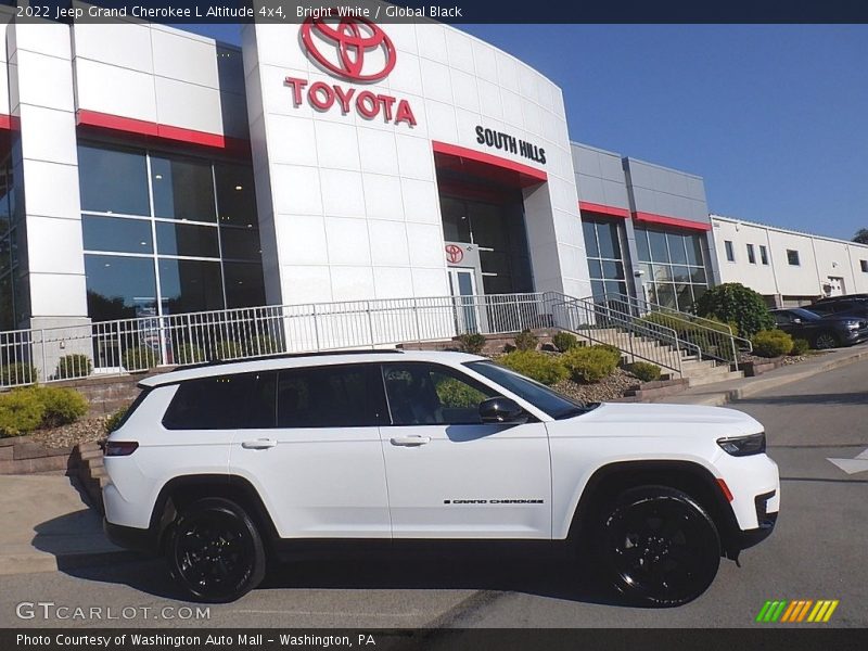 Bright White / Global Black 2022 Jeep Grand Cherokee L Altitude 4x4