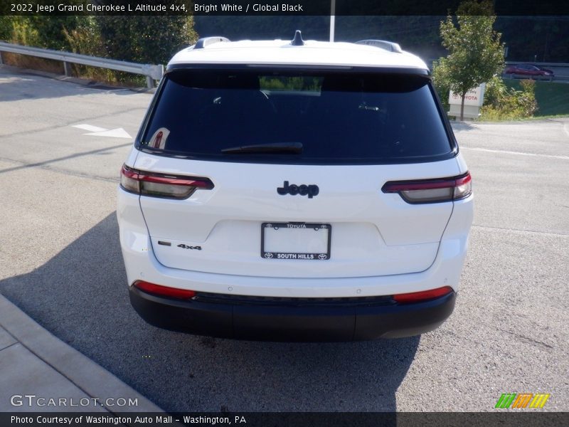 Bright White / Global Black 2022 Jeep Grand Cherokee L Altitude 4x4