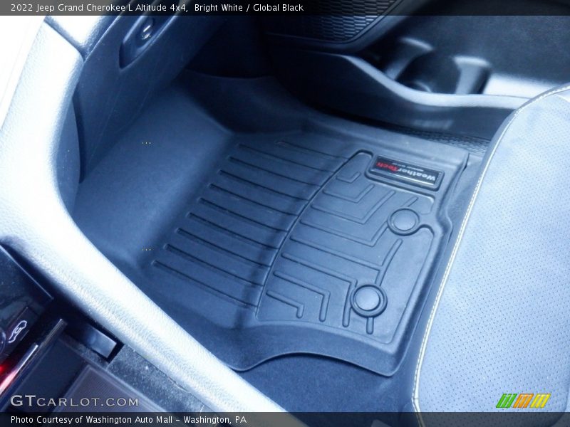 Bright White / Global Black 2022 Jeep Grand Cherokee L Altitude 4x4