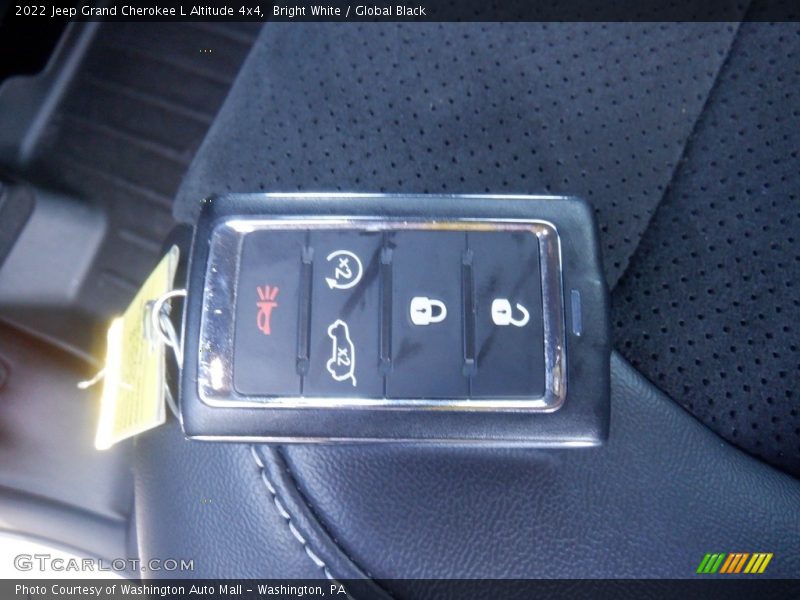 Bright White / Global Black 2022 Jeep Grand Cherokee L Altitude 4x4