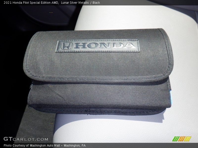 Lunar Silver Metallic / Black 2021 Honda Pilot Special Edition AWD