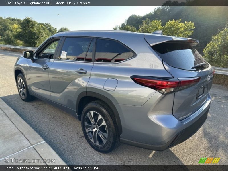 Moon Dust / Graphite 2023 Toyota Highlander XLE