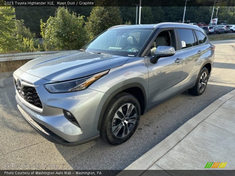 Moon Dust / Graphite 2023 Toyota Highlander XLE