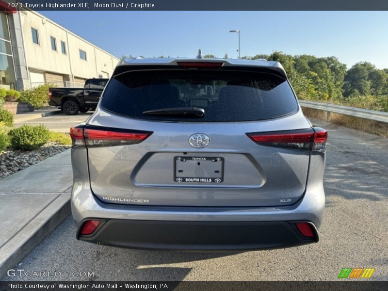 Moon Dust / Graphite 2023 Toyota Highlander XLE