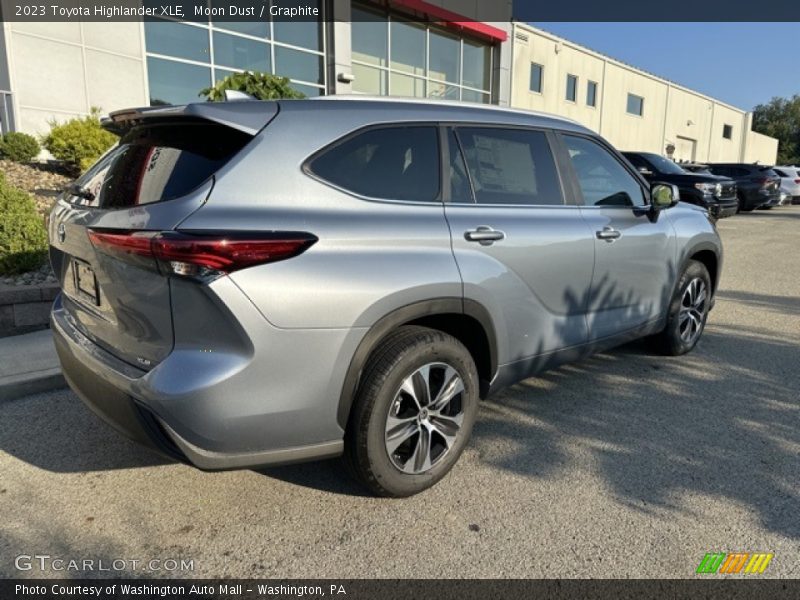 Moon Dust / Graphite 2023 Toyota Highlander XLE