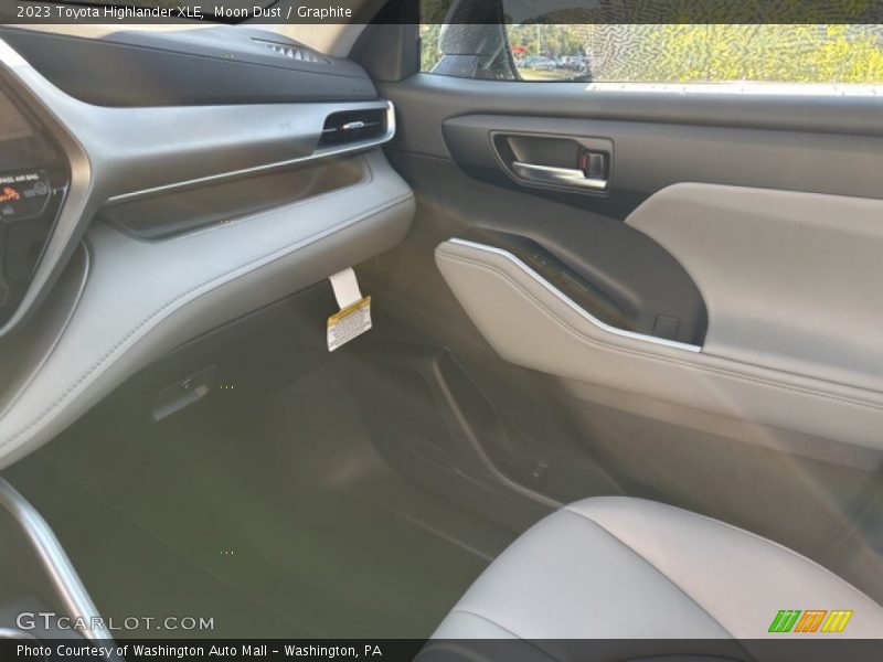 Moon Dust / Graphite 2023 Toyota Highlander XLE