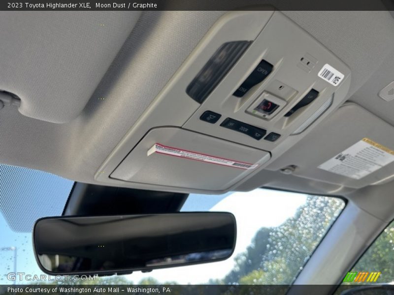 Moon Dust / Graphite 2023 Toyota Highlander XLE