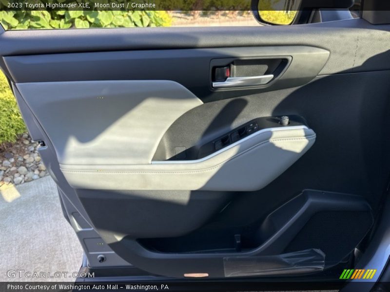 Moon Dust / Graphite 2023 Toyota Highlander XLE