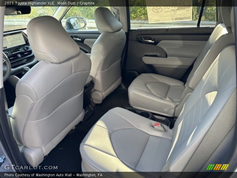 Moon Dust / Graphite 2023 Toyota Highlander XLE