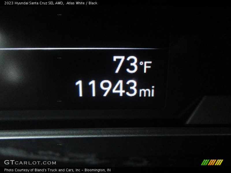 Atlas White / Black 2023 Hyundai Santa Cruz SEL AWD