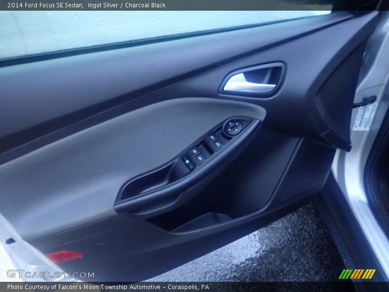 Ingot Silver / Charcoal Black 2014 Ford Focus SE Sedan