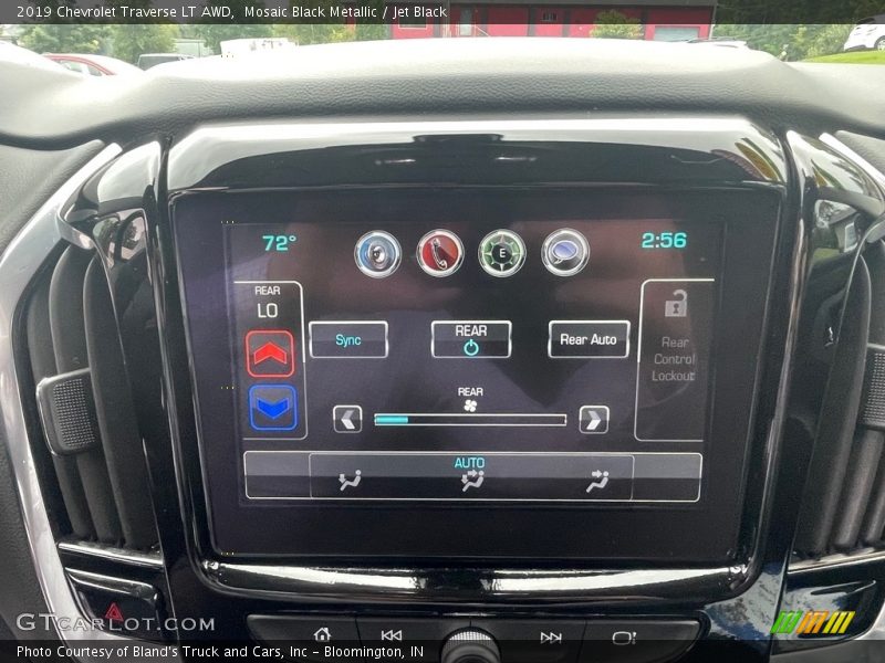 Mosaic Black Metallic / Jet Black 2019 Chevrolet Traverse LT AWD