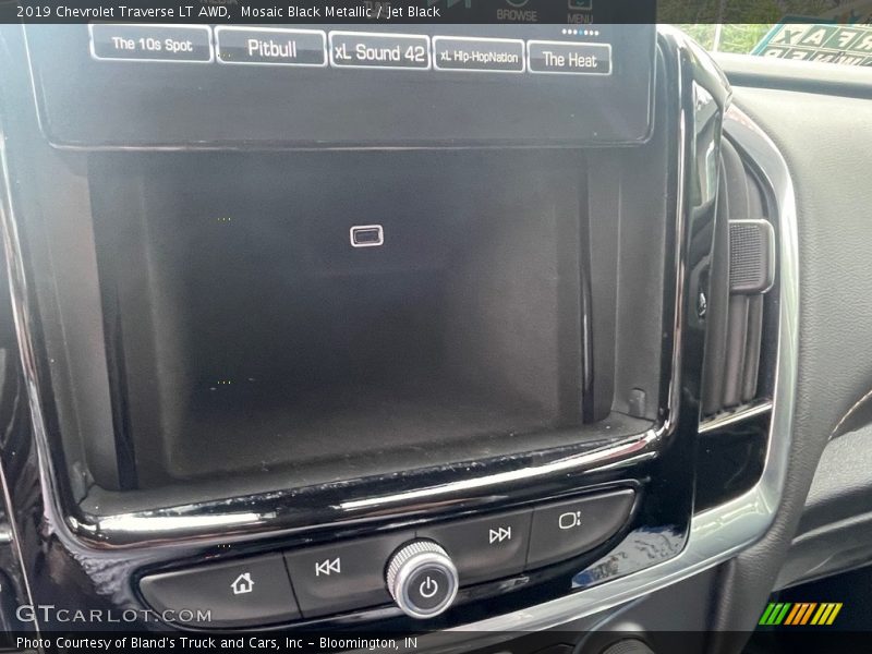 Mosaic Black Metallic / Jet Black 2019 Chevrolet Traverse LT AWD