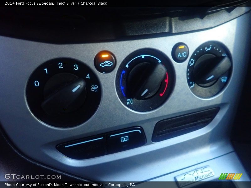 Ingot Silver / Charcoal Black 2014 Ford Focus SE Sedan