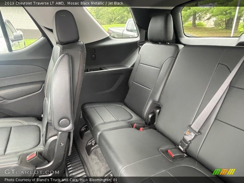 Mosaic Black Metallic / Jet Black 2019 Chevrolet Traverse LT AWD