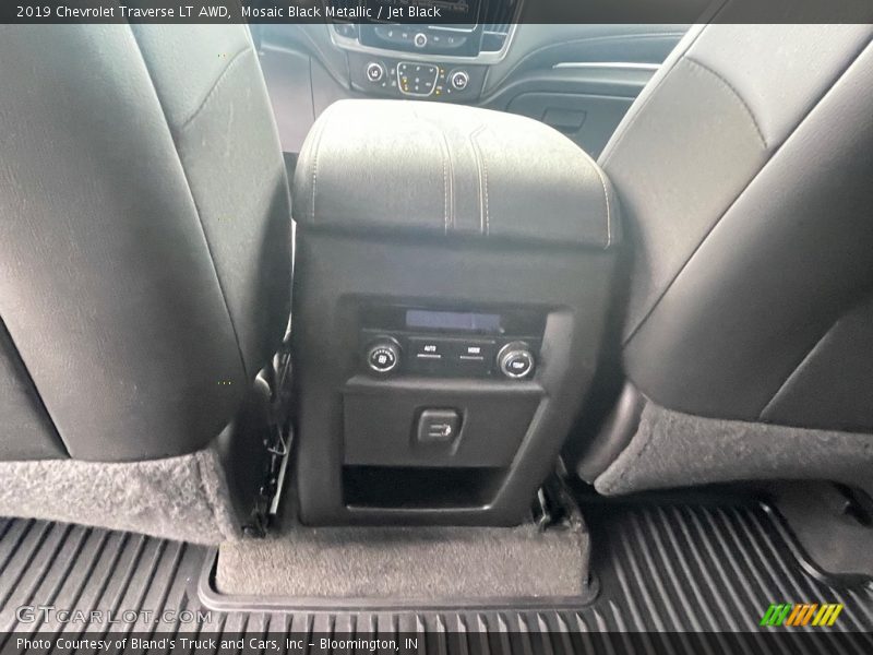 Mosaic Black Metallic / Jet Black 2019 Chevrolet Traverse LT AWD