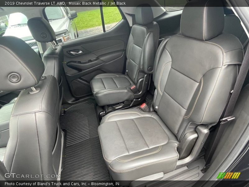 Mosaic Black Metallic / Jet Black 2019 Chevrolet Traverse LT AWD