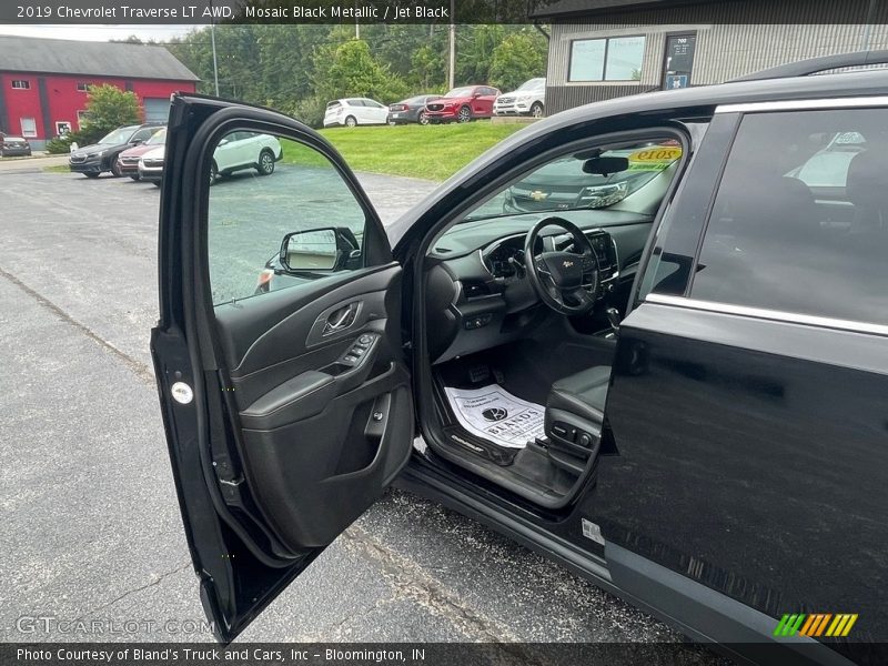 Mosaic Black Metallic / Jet Black 2019 Chevrolet Traverse LT AWD