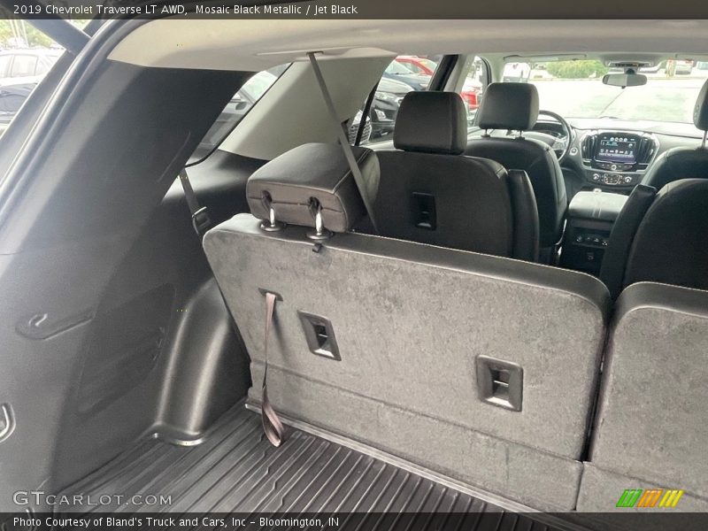 Mosaic Black Metallic / Jet Black 2019 Chevrolet Traverse LT AWD