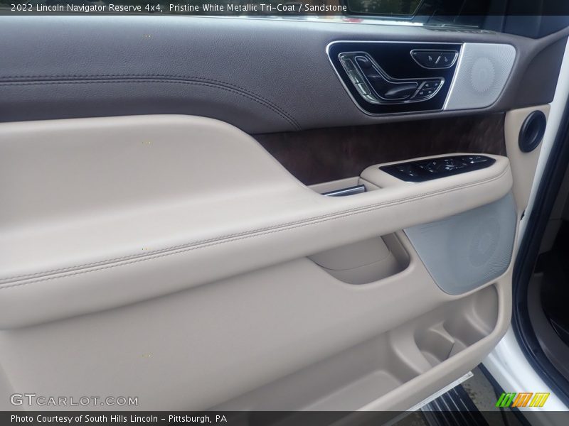 Door Panel of 2022 Navigator Reserve 4x4