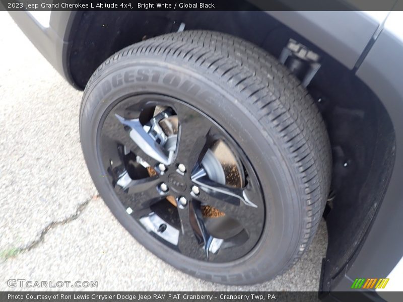Bright White / Global Black 2023 Jeep Grand Cherokee L Altitude 4x4