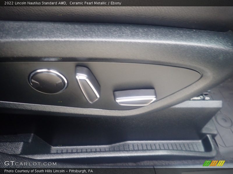 Front Seat of 2022 Nautilus Standard AWD
