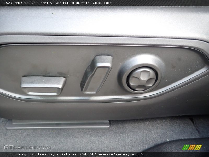 Bright White / Global Black 2023 Jeep Grand Cherokee L Altitude 4x4