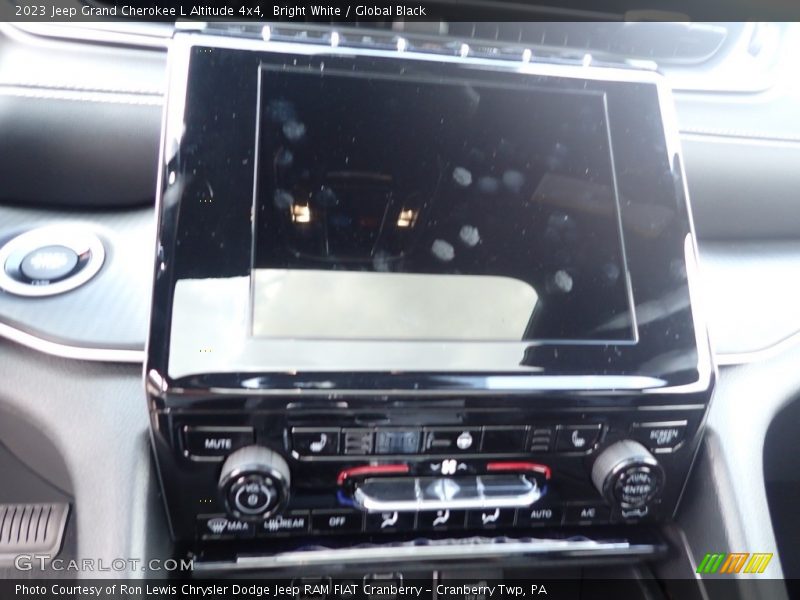 Bright White / Global Black 2023 Jeep Grand Cherokee L Altitude 4x4
